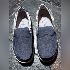 Hey Dude slip on Misty Blue Barbados shoes. Size 9. Ladies. Worn less than 5x.